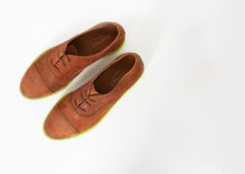 Load image into Gallery viewer, Suede Oxford in Natural/Lime